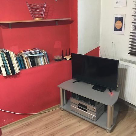 Studio Red And White Apartment Lodz  Luaran gambar