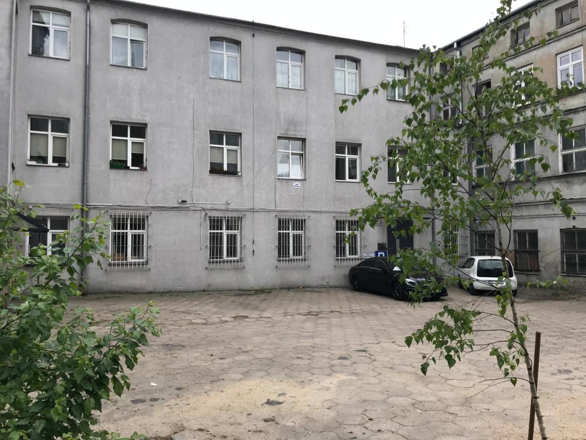 Studio Red And White Apartment Lodz  Luaran gambar