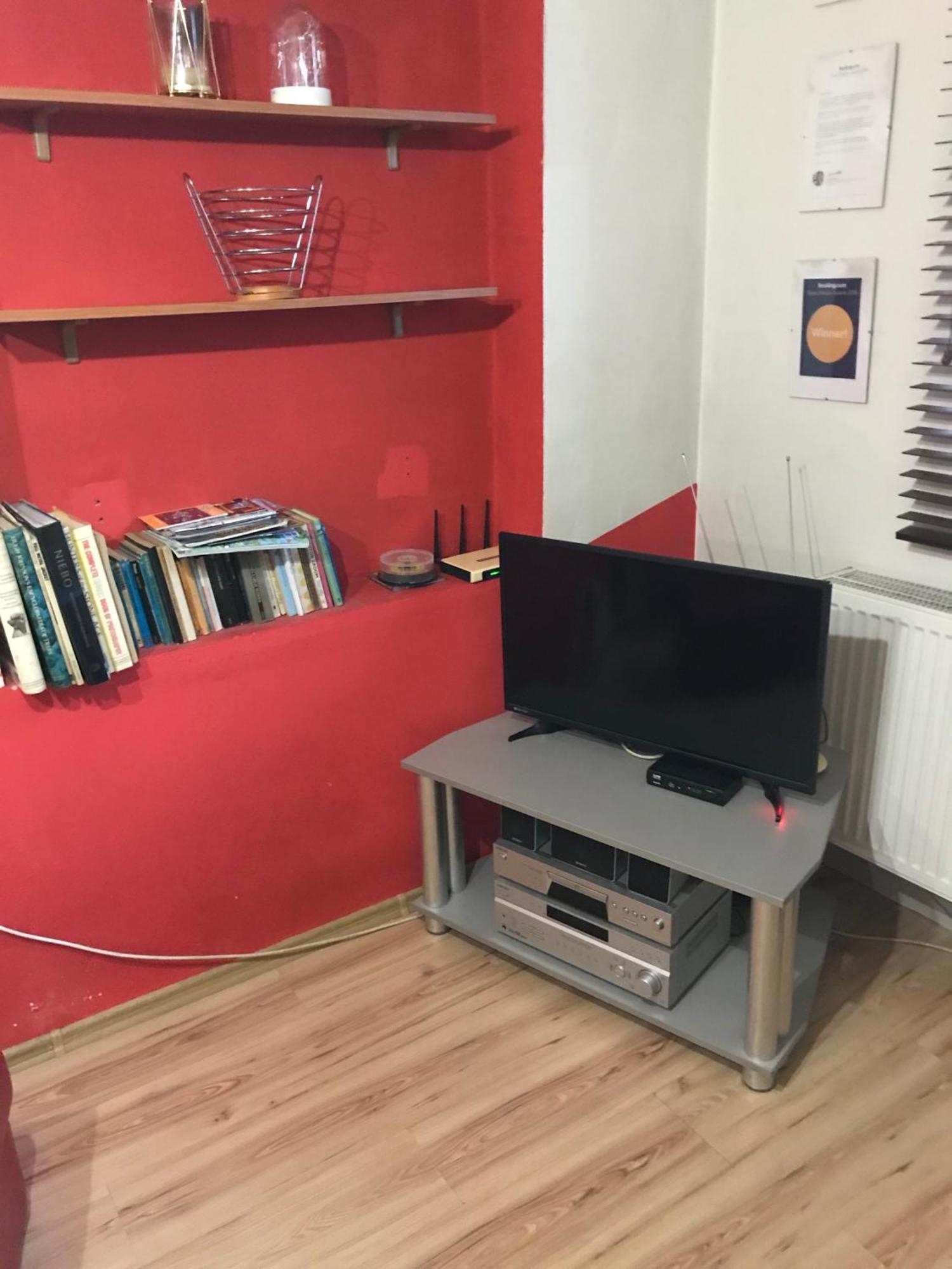 Studio Red And White Apartment Lodz  Luaran gambar