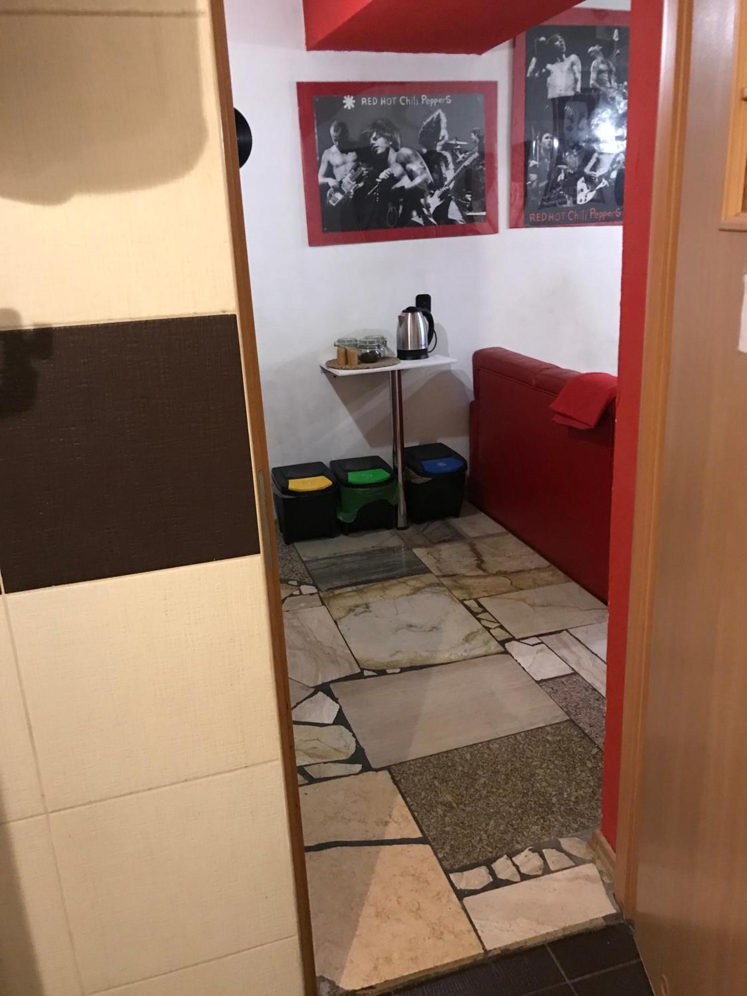 Studio Red And White Apartment Lodz  Luaran gambar