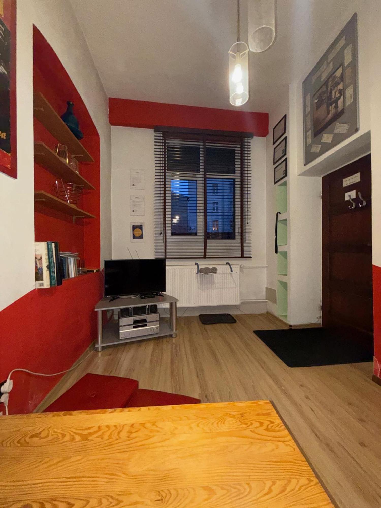 Studio Red And White Apartment Lodz  Luaran gambar